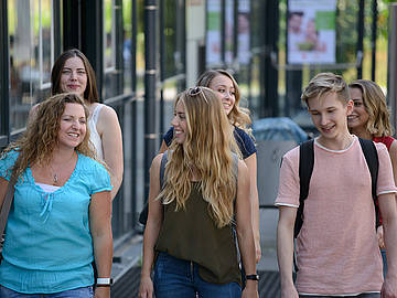 Studierendengruppe am Campus der DHBW Mannheim