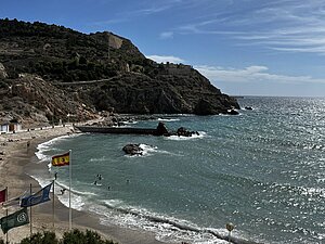 Blick auf Strand Cala Cortina in Cartagena