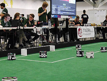Die autonomen Fußballroboter beim Spiel um die Weltmeisterschaft in Sydney