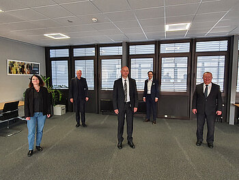 Gruppenbild von 5 Mitarbeitenden der DHBW Mannheim im Konferenzsaal