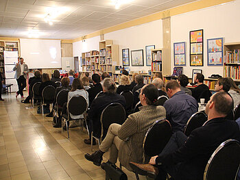 Teilnehmer*innen beim Workshop bei der Phantastischen Bibliothek Wetzlar
